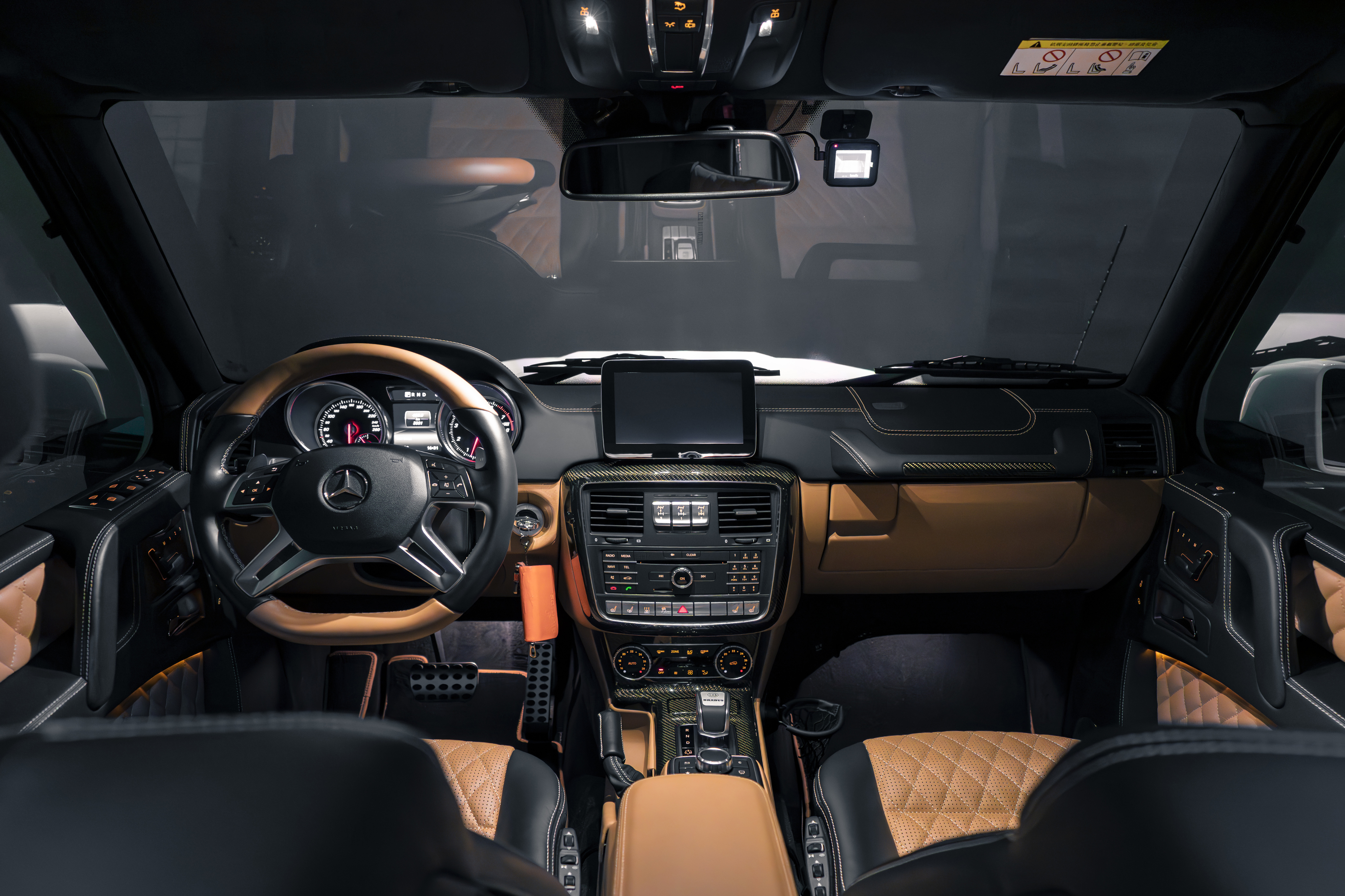 Brabus G V12 Landaulet 前座內裝