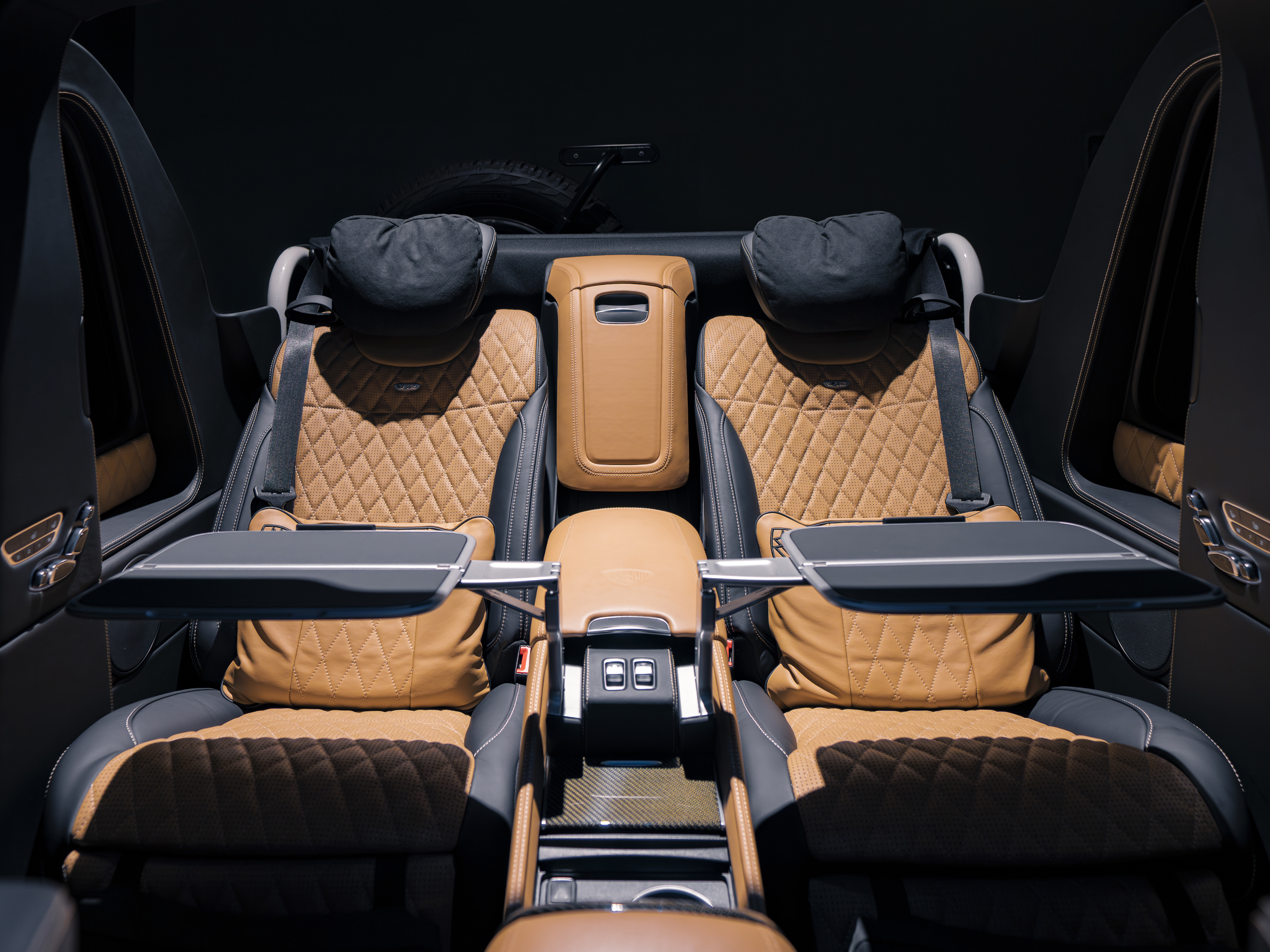 Brabus G V12 Landaulet 後座內裝