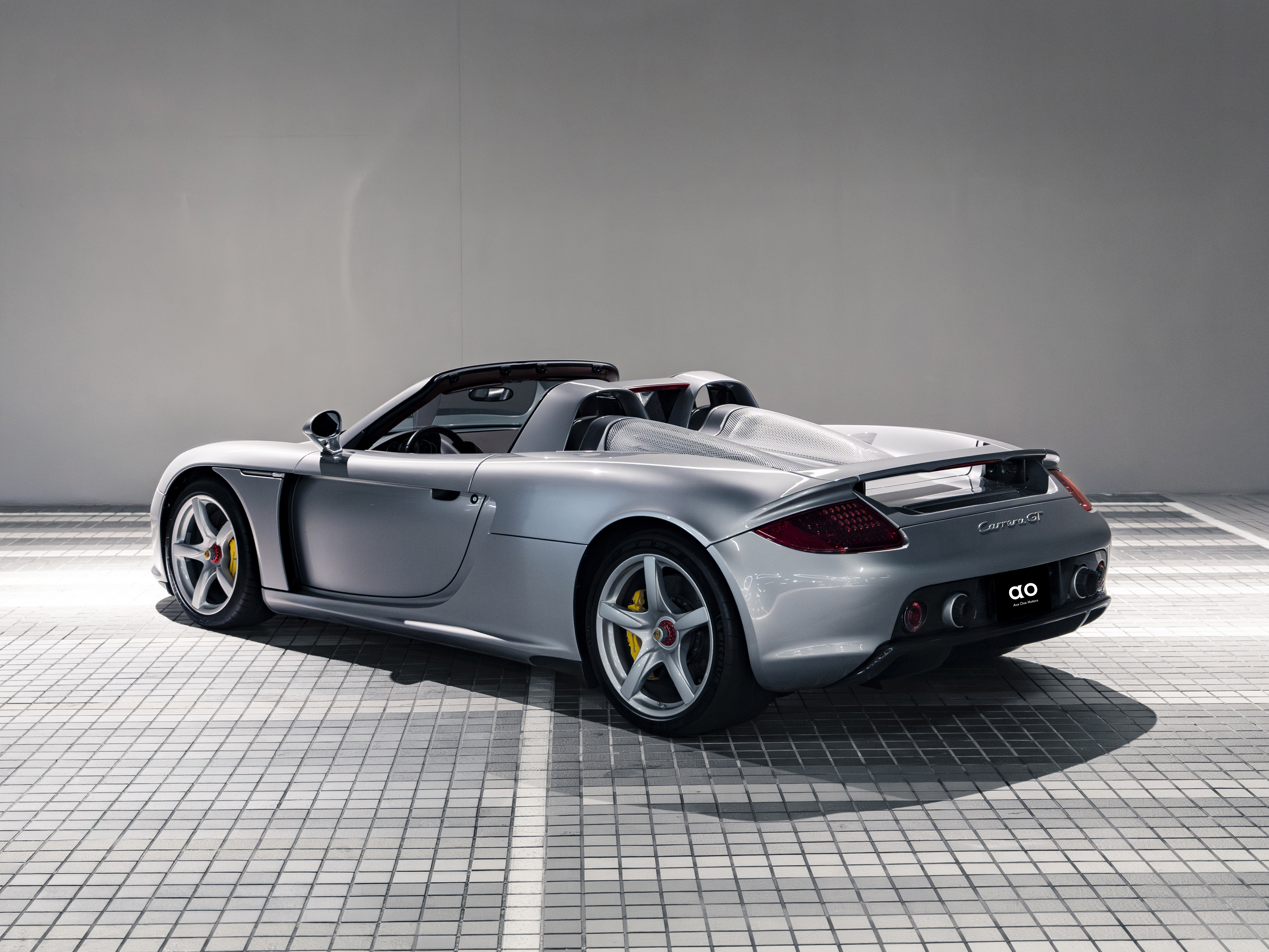 Porsche Carrera GT 後方