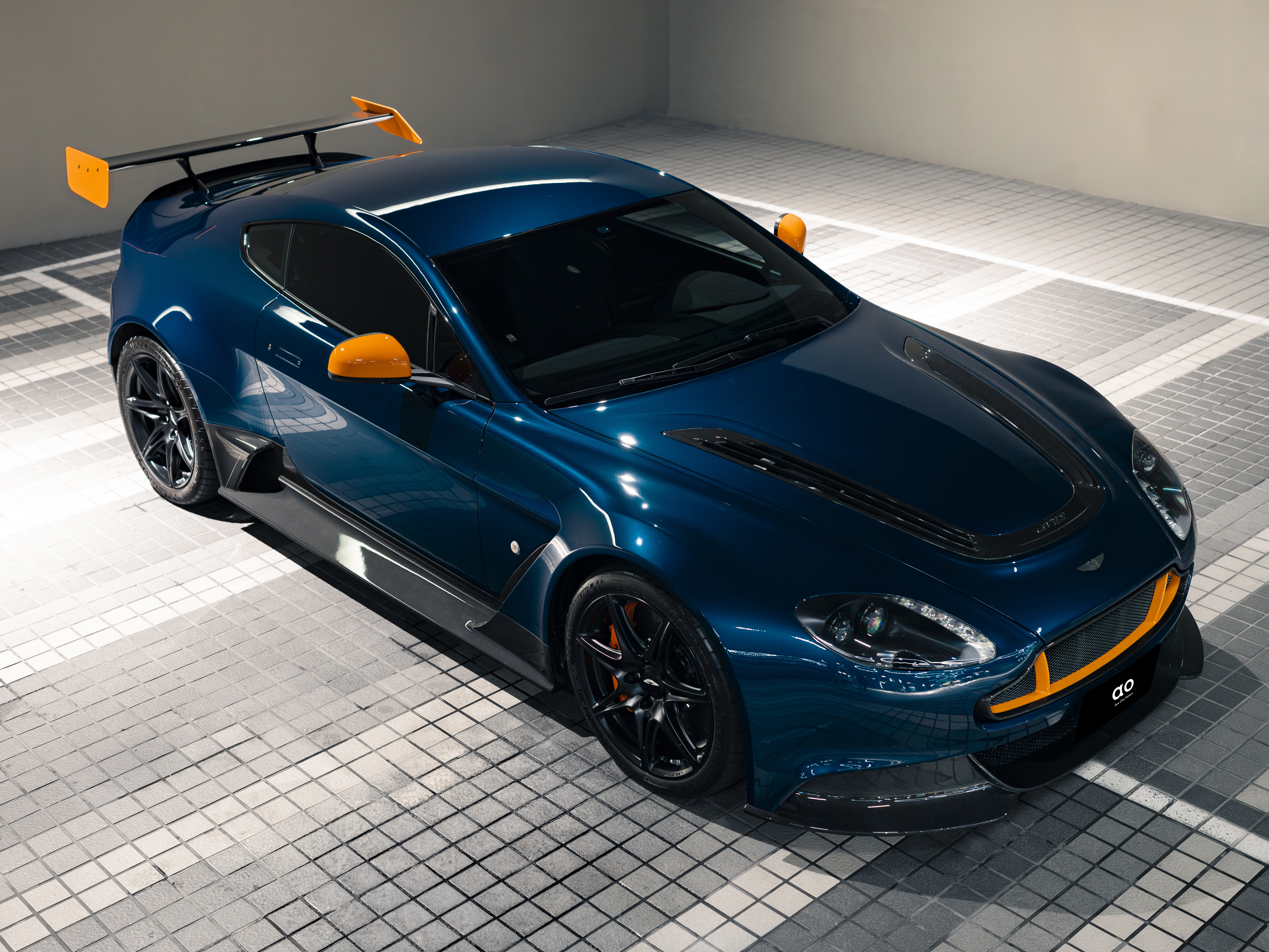 Aston Martin Vantage GT12