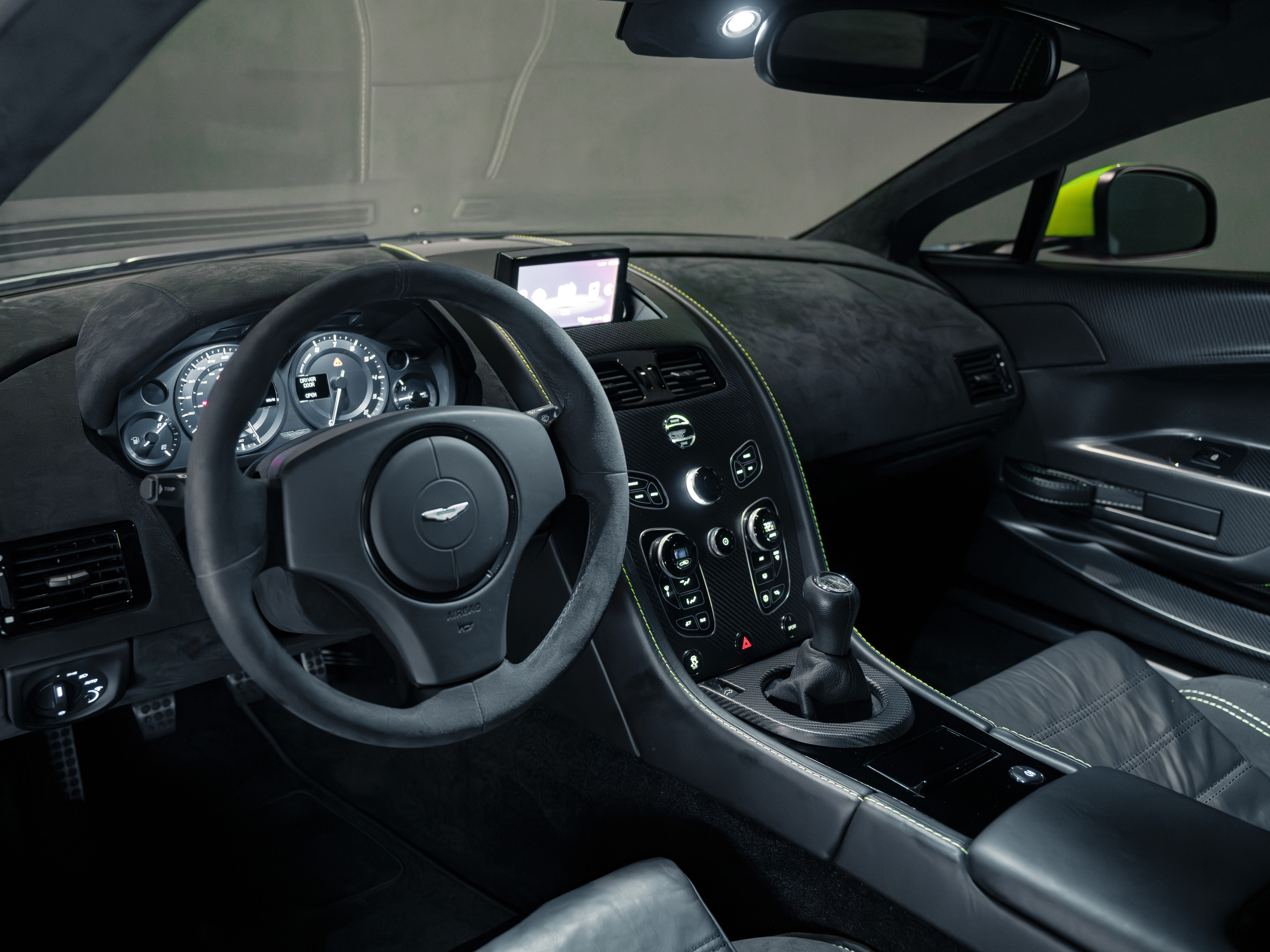 Aston Martin Vantage GT8 內裝