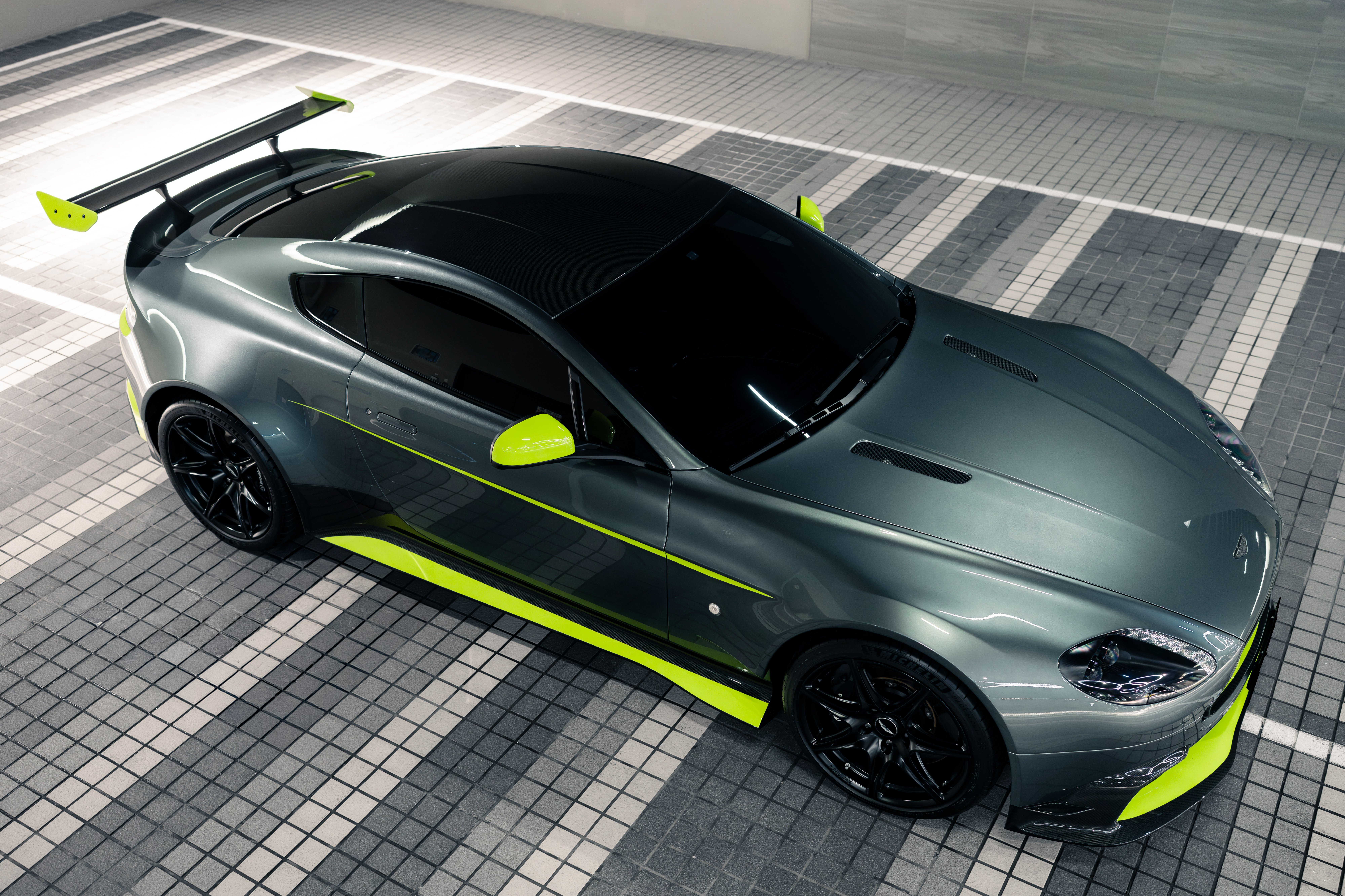 Aston Martin Vantage GT8