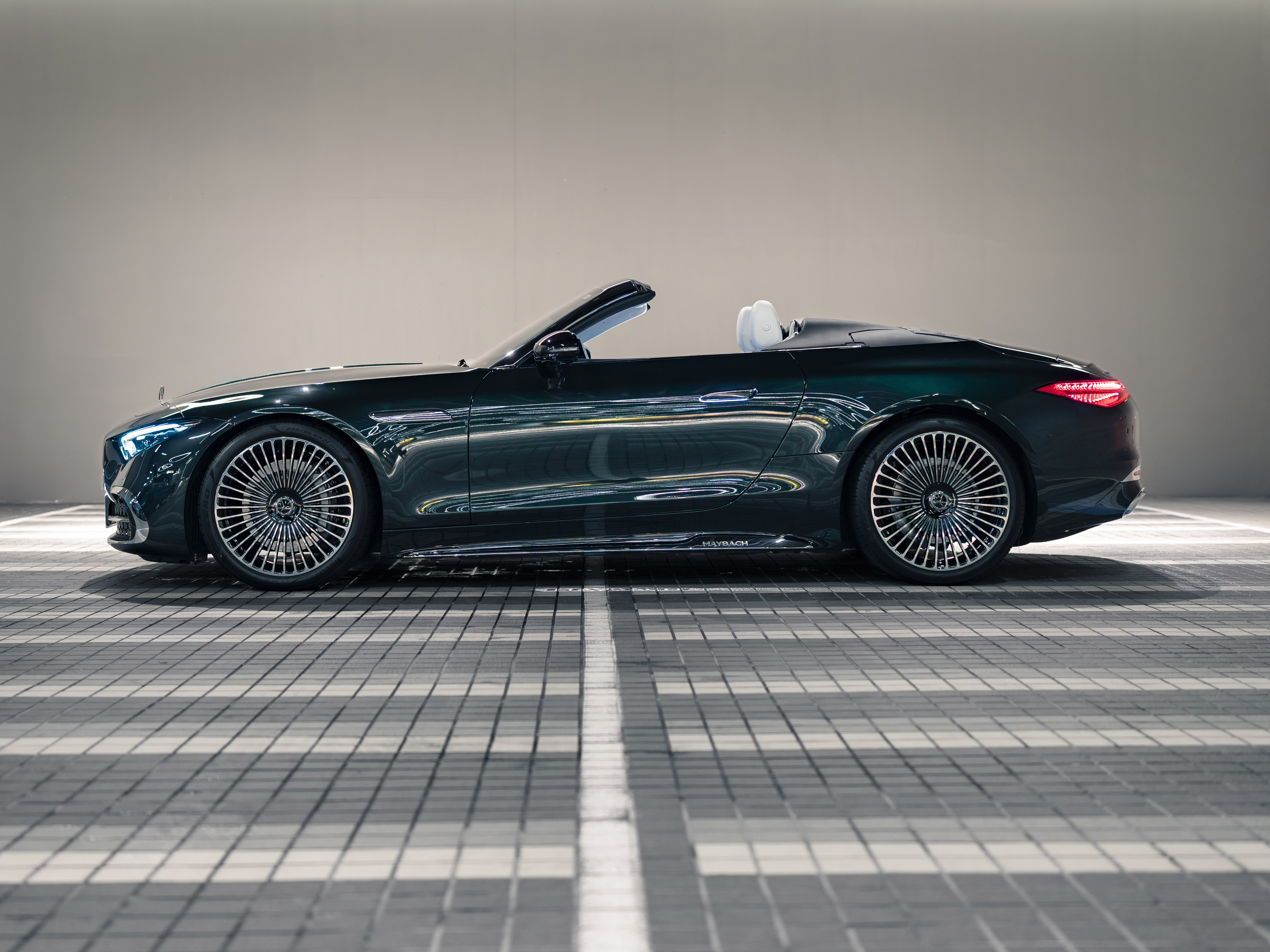 Mercedes-Maybach SL 680 側面