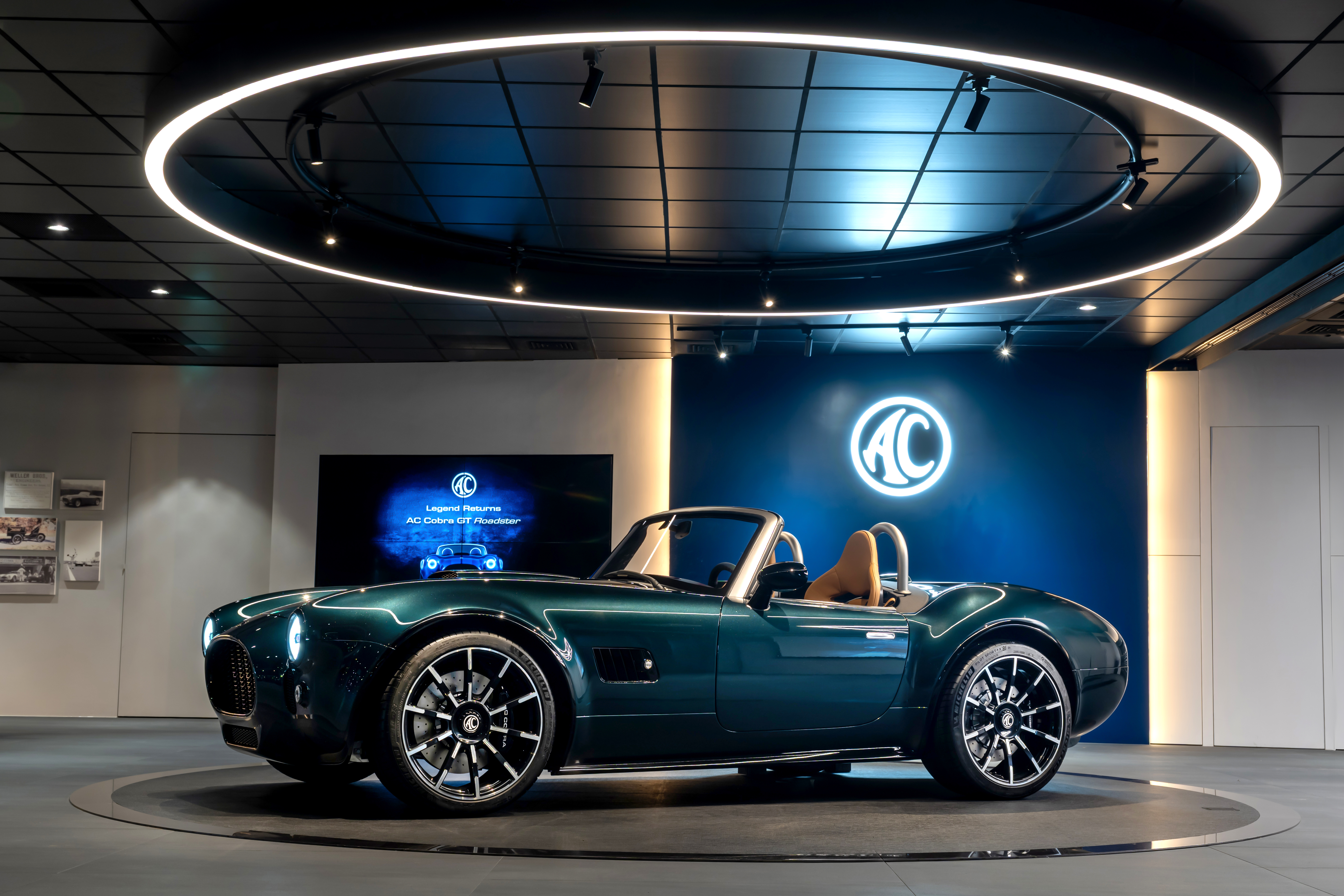 AC Cobra GT Roadster 展間展示